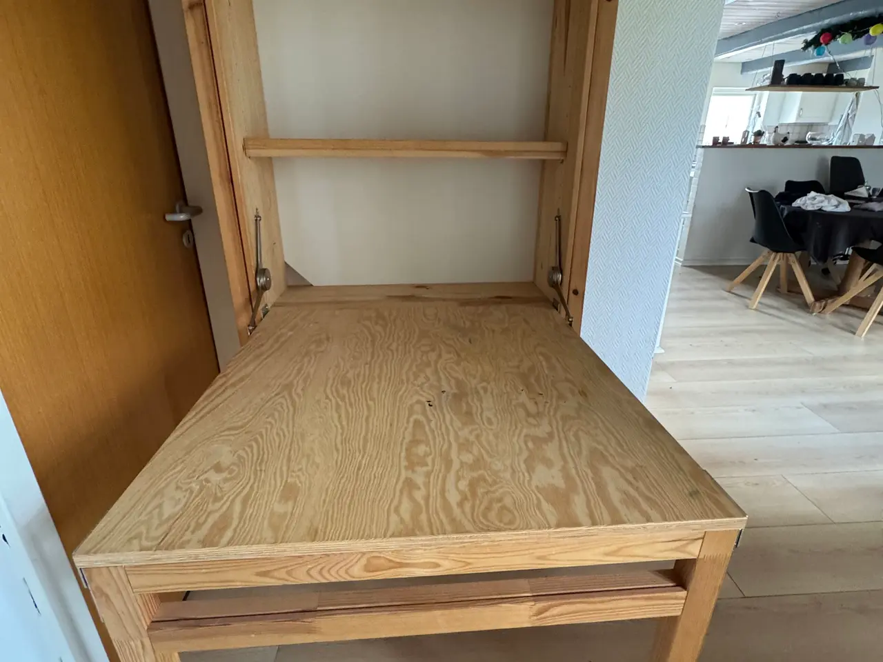 Billede 4 - Reol med bord