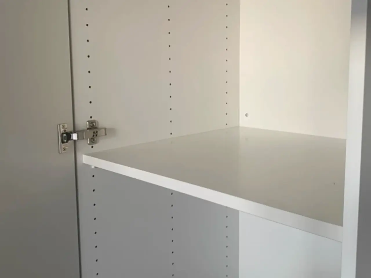 Billede 1 - Hylder til et 60 cm bredt skab