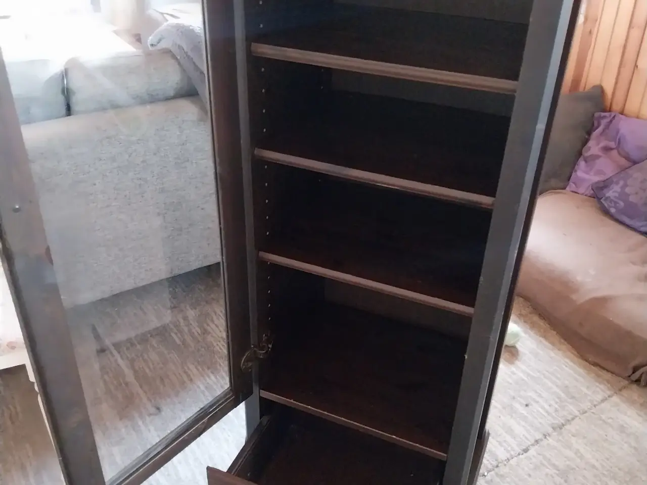 Billede 4 - Brunt vitrine skab / barskab?