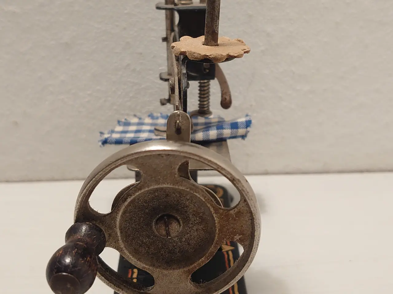 Billede 5 - Børnesymaskine i blik .Model Casige.Germany. 1935