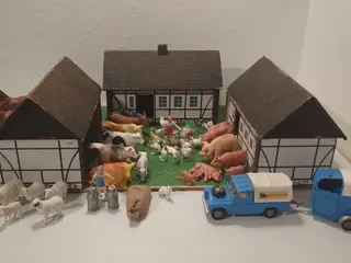 "Hanse"træ bondegård m. 50dele. inkl.Corgi trailer