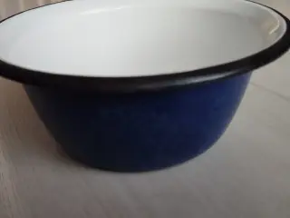 Emaljeret skål. Retro