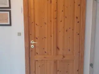 Dannebrogsdøre fyrretræ