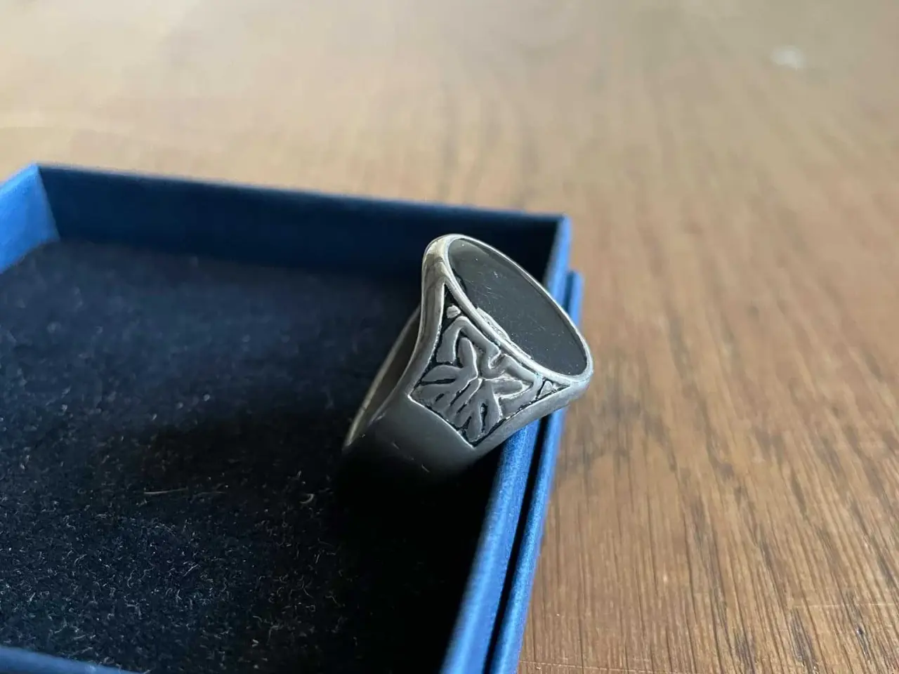 Billede 1 - Vintage herre ring stål med sort sten. Indvendig m