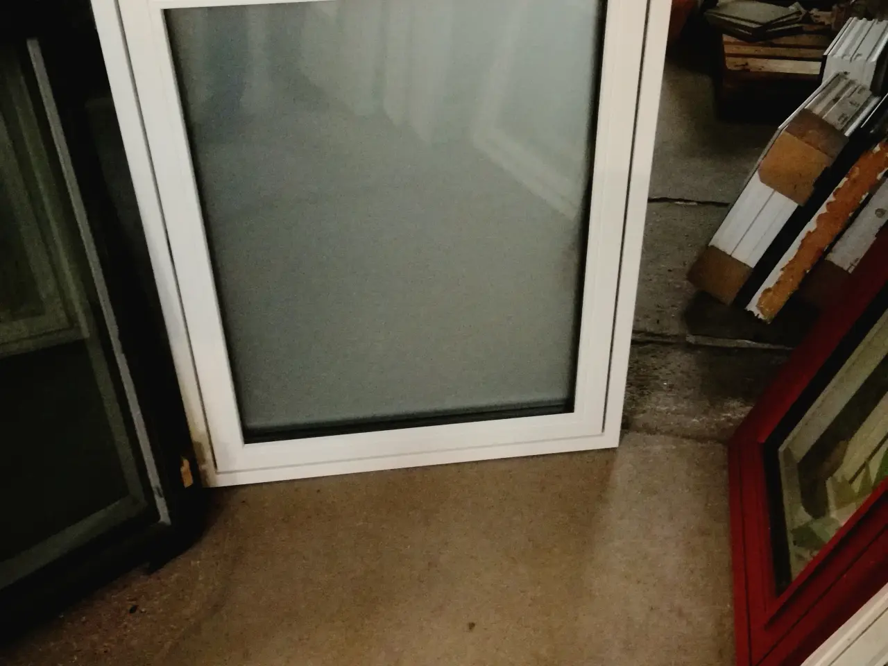 Billede 1 - NYT SDEHÆNGT VINDUE MAT GLAS 87,8x 100,8 KR 2200