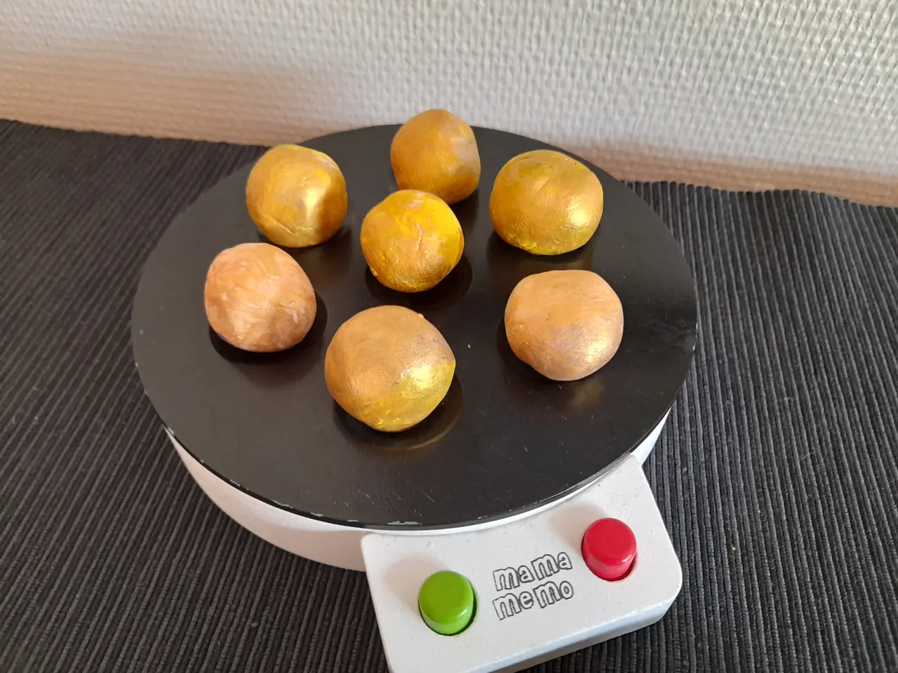 Billede 3 - Mamamemo vaffel- og pandekage/æbleskivejern m.m