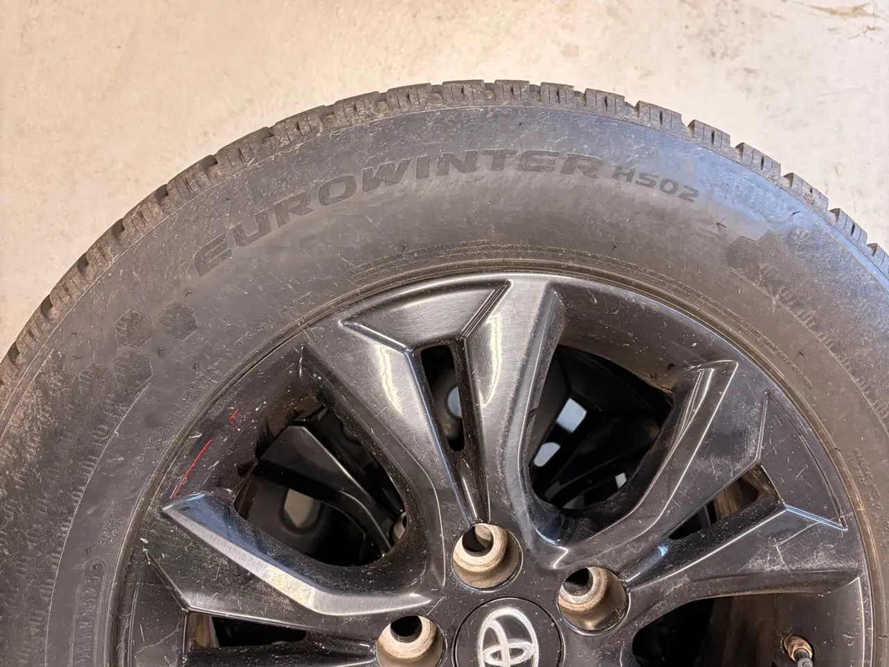 Billede 1 - Originale sorte 16" Toyota alufælge m. vinterdæk