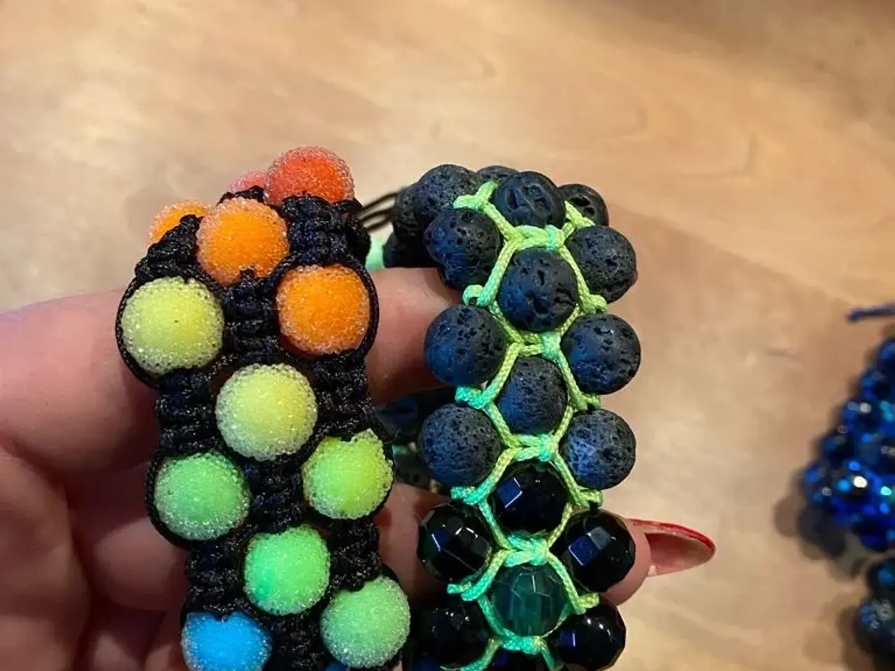 Billede 5 - Flotte nye knyttede armbånd