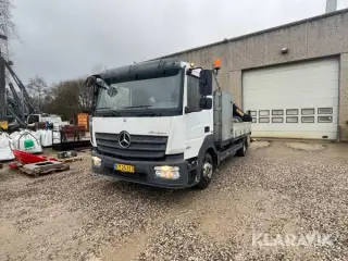 Lastbil med lad og kran Mercedes - Benz Atego 918