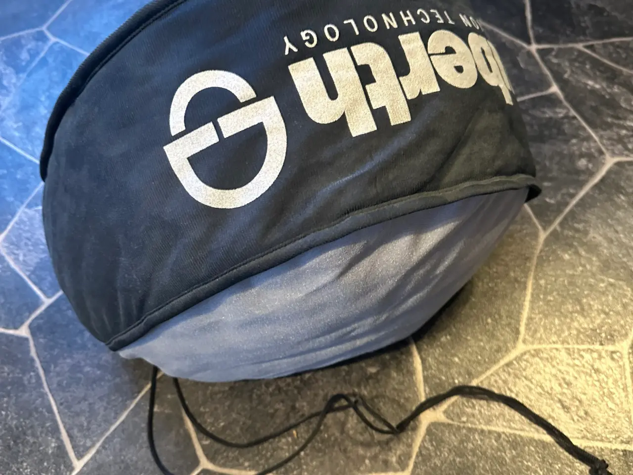 Billede 4 - Styrthjelm mærket Schuberth. C3