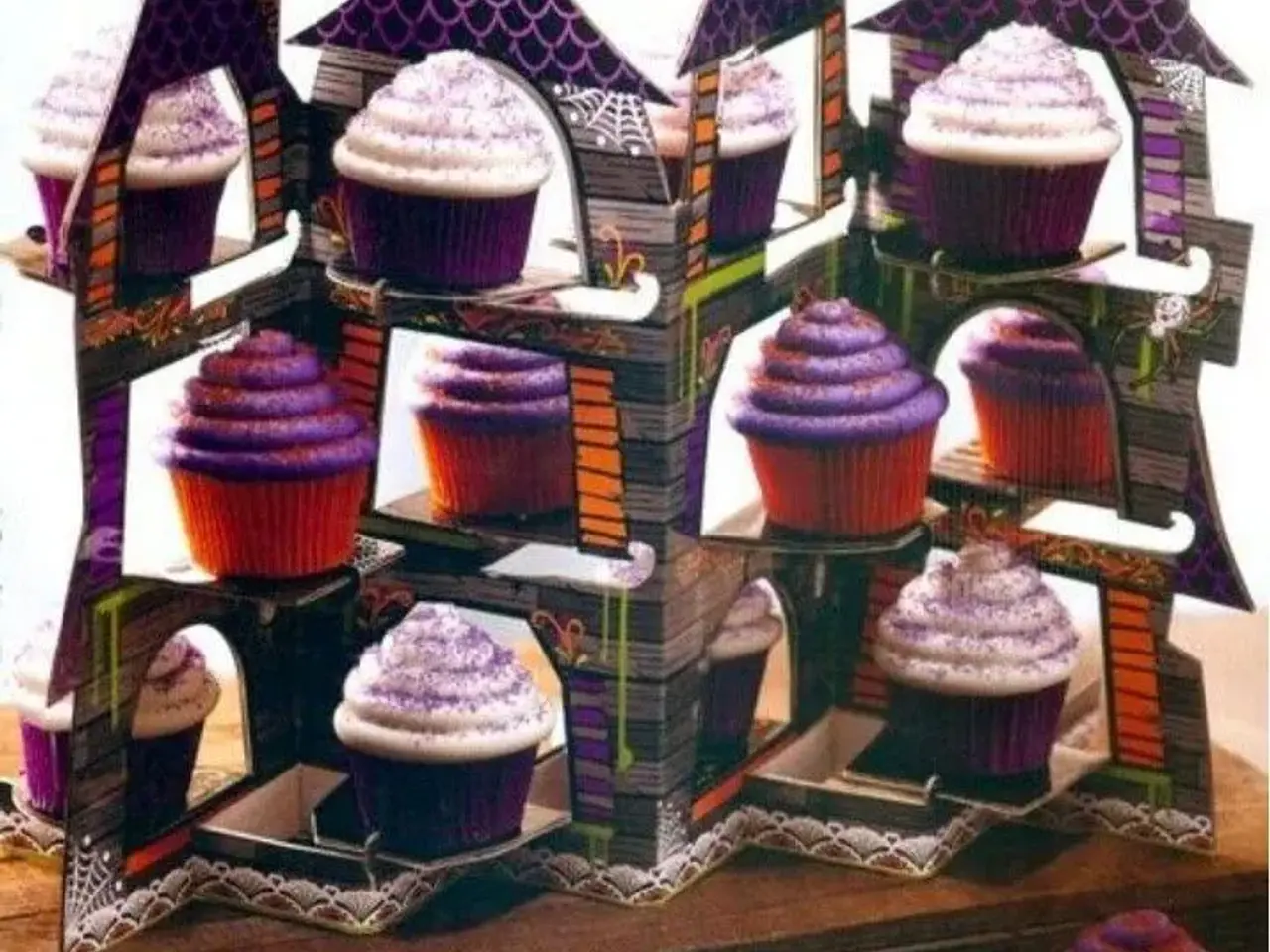 Billede 1 - Halloween haunted house cupcake stander..
