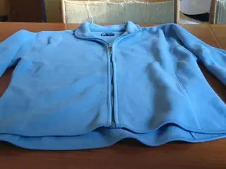 bluse fless trøje er i størrelserne m. og L og xl