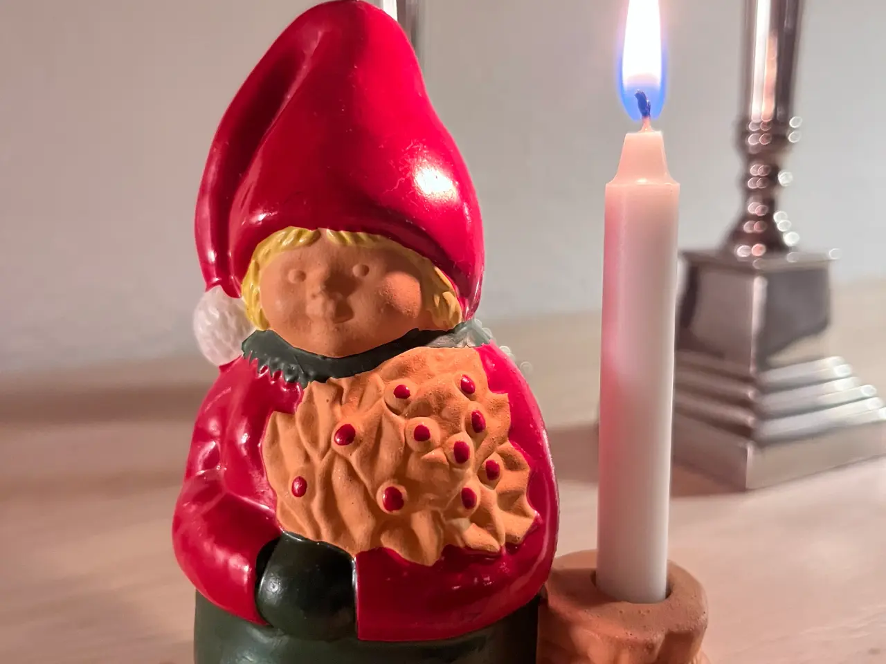 Billede 1 - Dansk nisse i rødler.