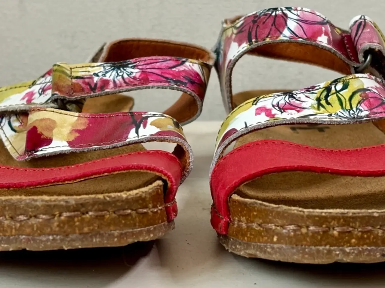 Billede 3 - Art*, røde/blomstrede sandaler, str 37