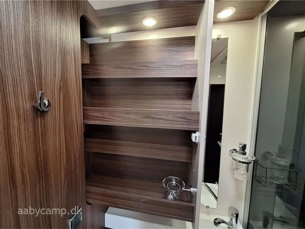 Billede 17 - 2019 - Benimar Tessoro 483 solceller. batteri. markise.duo control. tv. KUN 29,000 km.