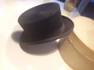 Christy håndsyet hat