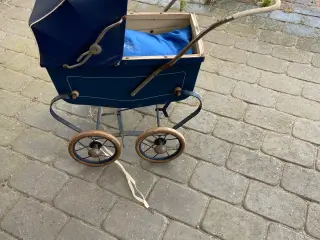 Gammel dukke vogn
