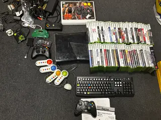 Xbox 360 Slim pakke med 69 spil