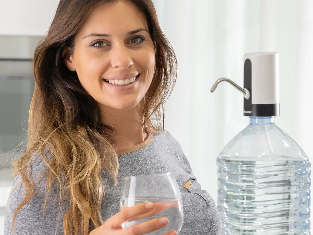 Billede 2 - Automatisk genopfyldelig vanddispenser - hvid/sort