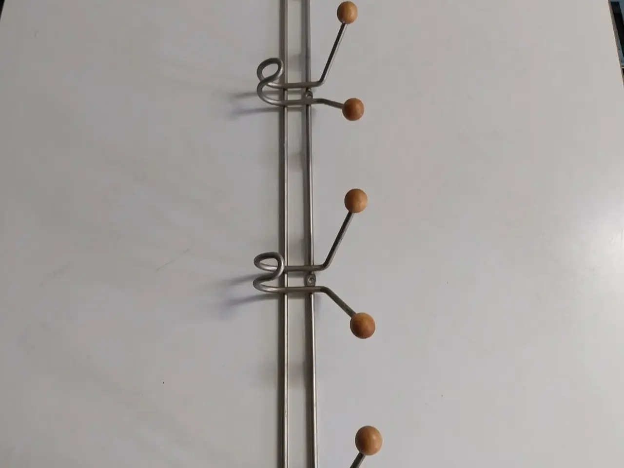 Billede 2 - Knagerække. 70 cm
