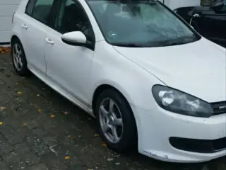 VW Golf VII 1,6 TDi 105 Trendline BMT