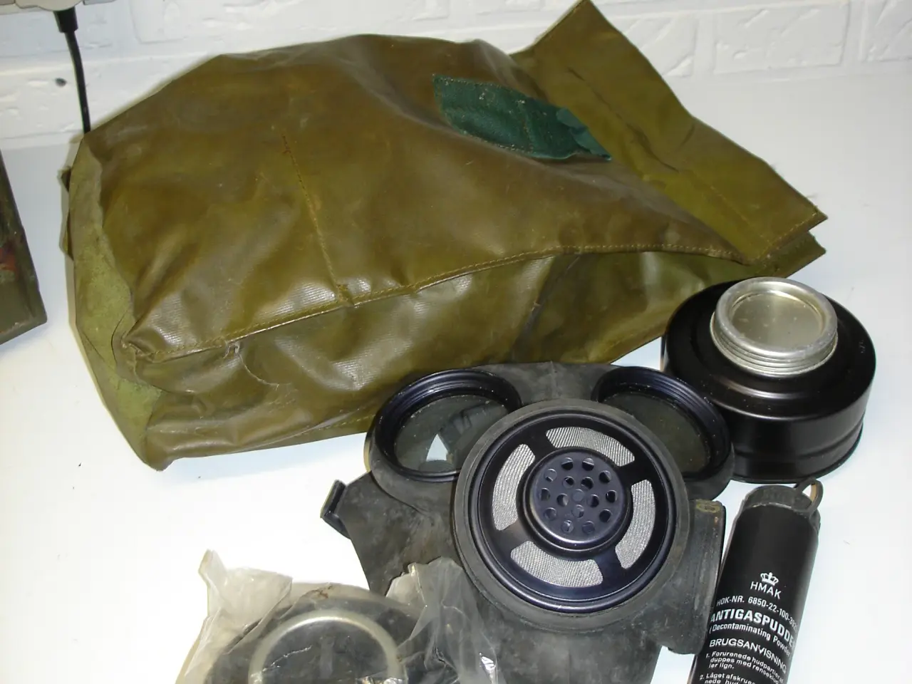 Billede 2 - Gasmaske m.m.