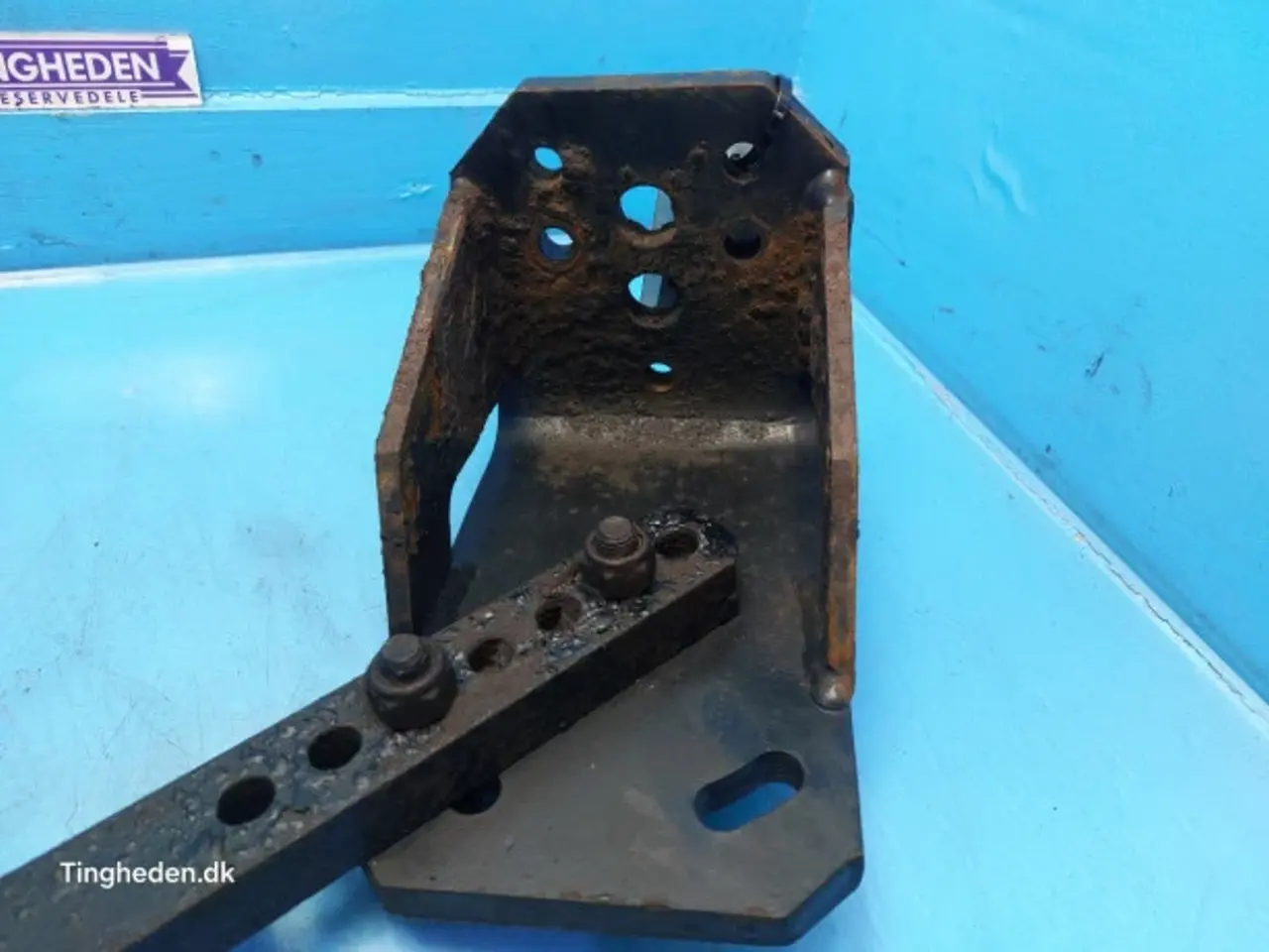 Billede 10 - Case Farmall 95A Hjulskærm Beslag L. 84606297