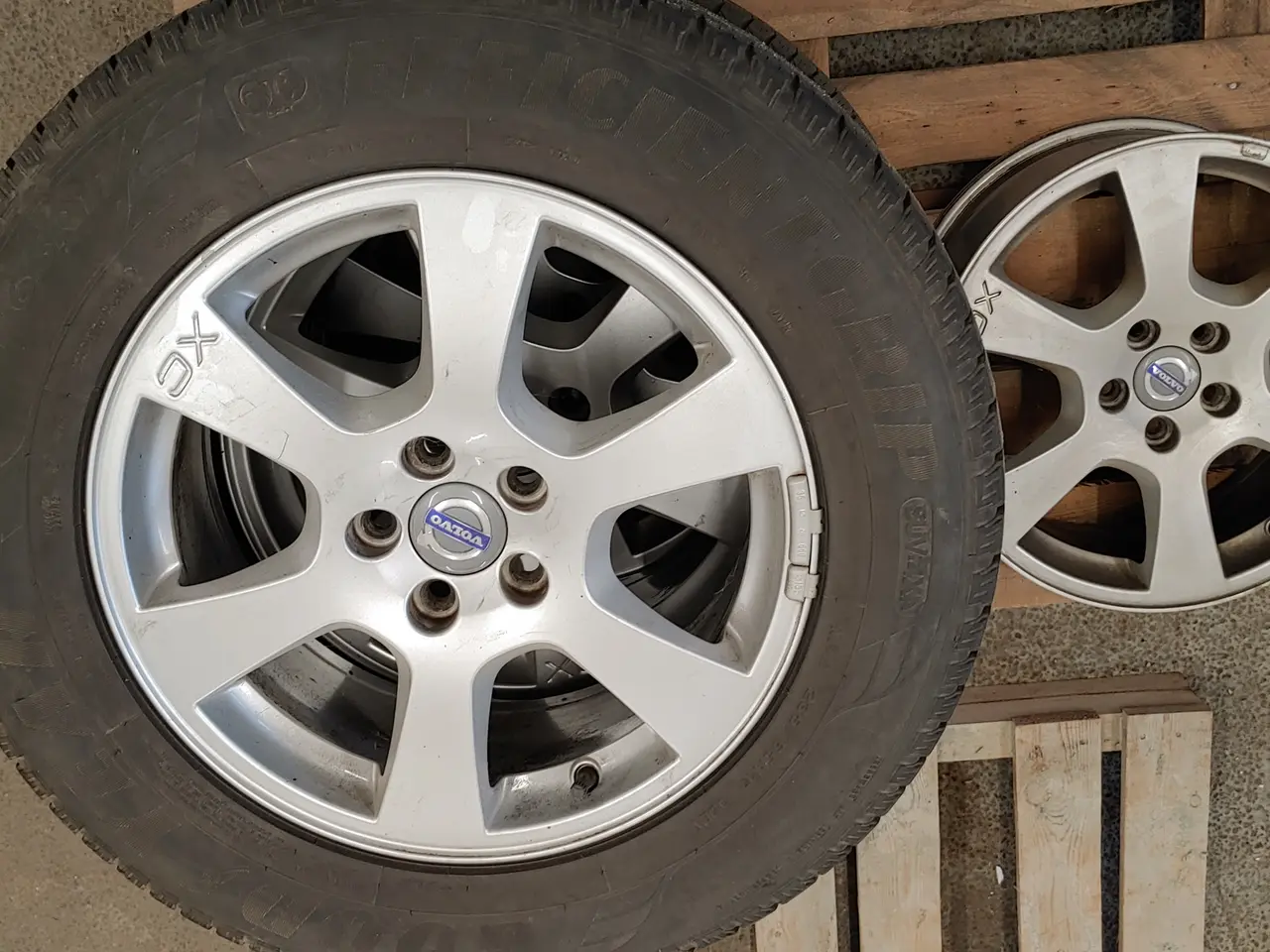 Billede 1 - Komplet Volvo XC Alufælge med dæk 235/65 R17