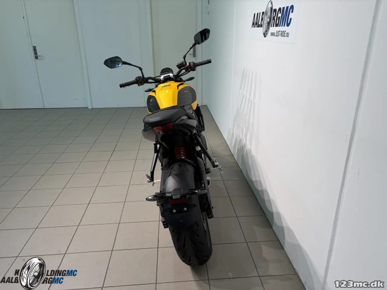 Billede 8 - Triumph Trident 660 Cosmic Yellow