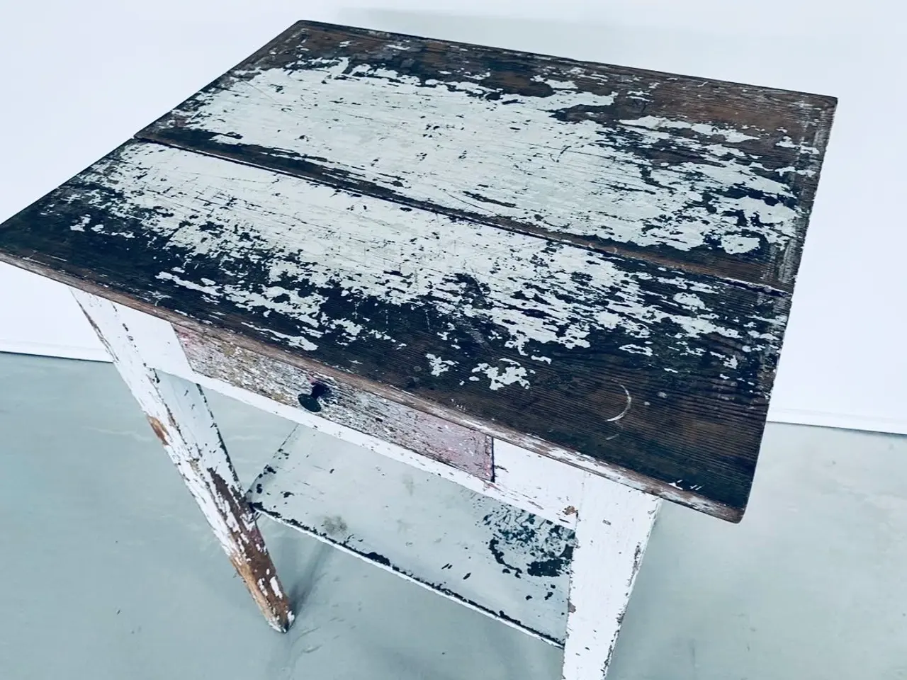 Billede 6 - Dansk boheme bord med udtræk skuffe og hylde