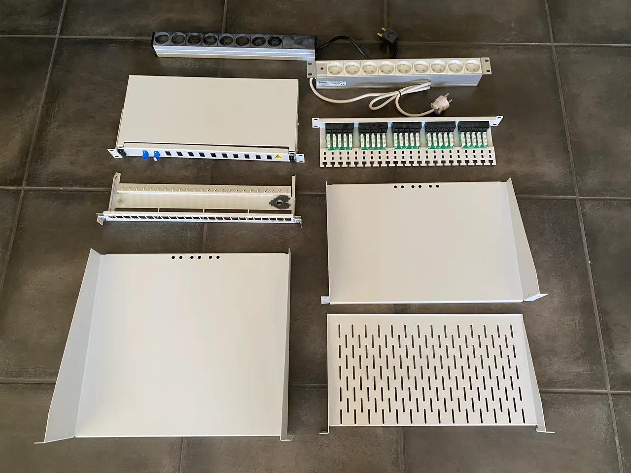 Billede 9 - 19'' Rack skab / Serverskab / Krydsfelt