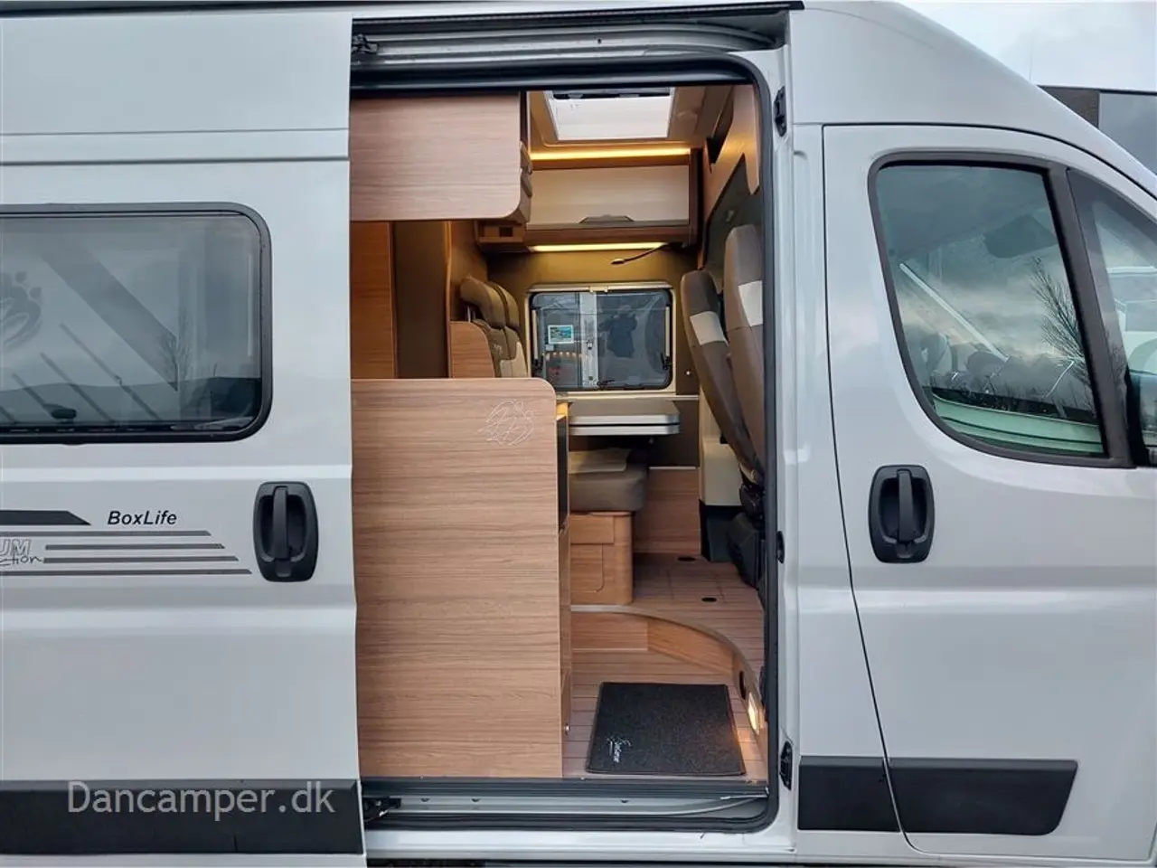 Billede 4 - 2024 - Knaus Boxlife 600 ME Platinum Selection 140 Hk 8 trins aut.gear, adoptiv fartpilot, under 6 meter, stor hæve/sænkbar seng