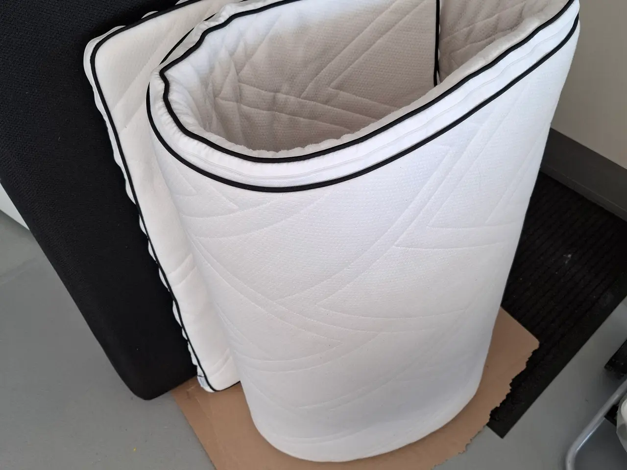 Billede 2 - Enkelt sort box madras med topmadras
