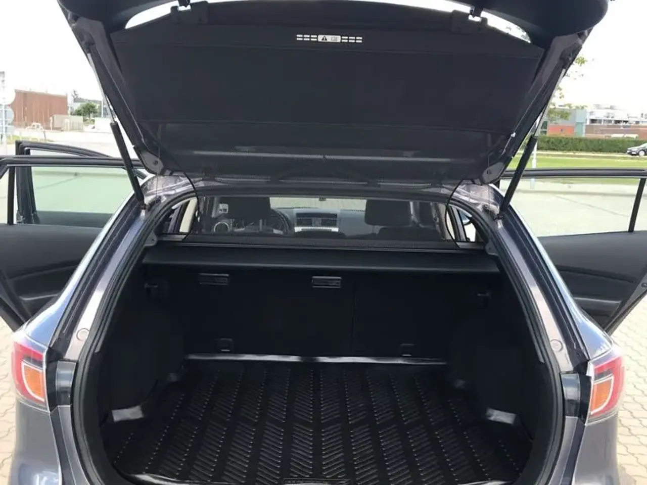 Billede 5 - Mazda 2.0 DE St. Car,  Første Ejer