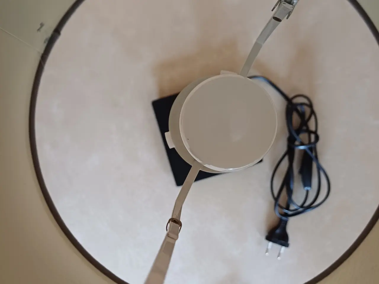 Billede 2 - Bordlampe med grå skærm og sort fod