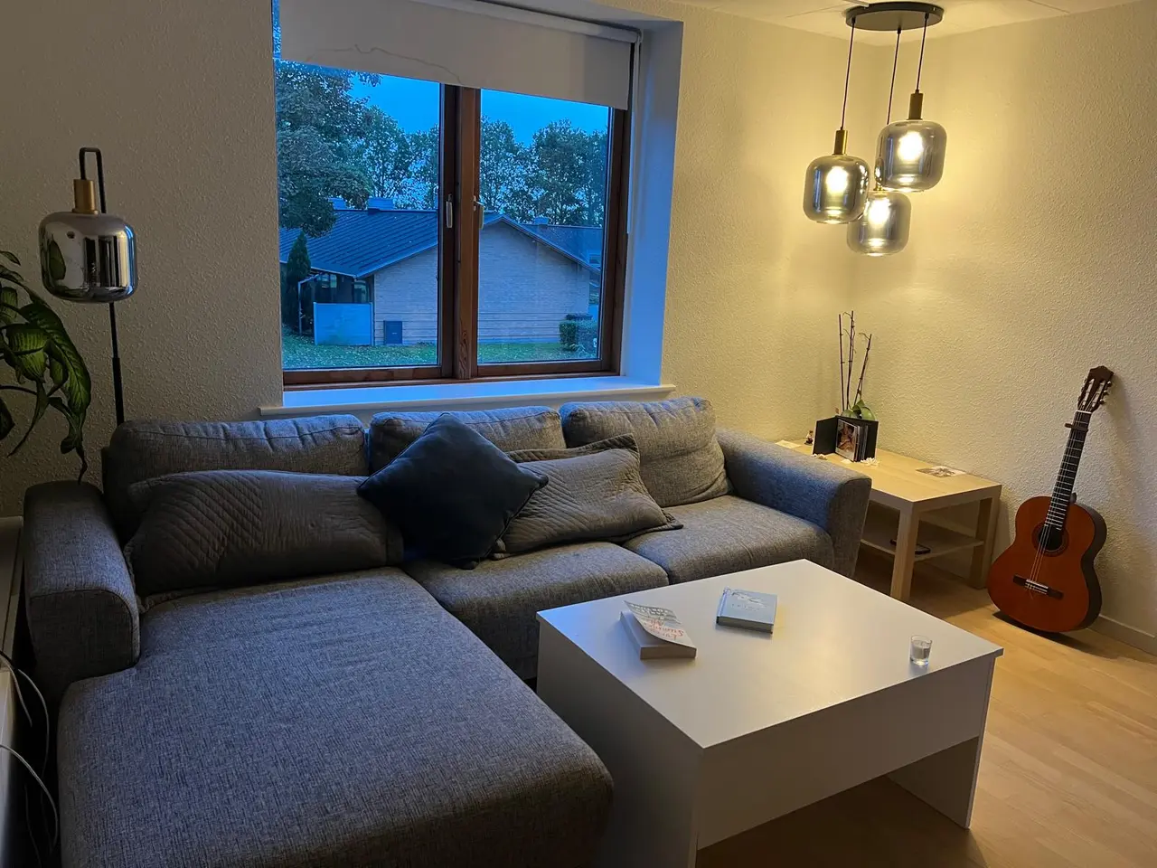 Billede 2 - Grey sofa with chaise longue – 950dkk