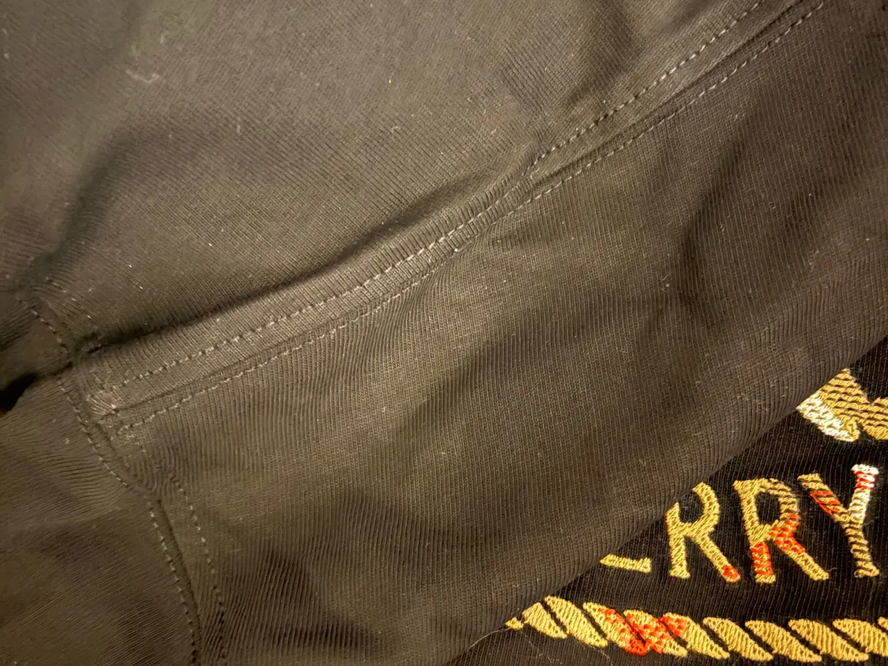 Billede 4 - Burberry t shirt i sort 