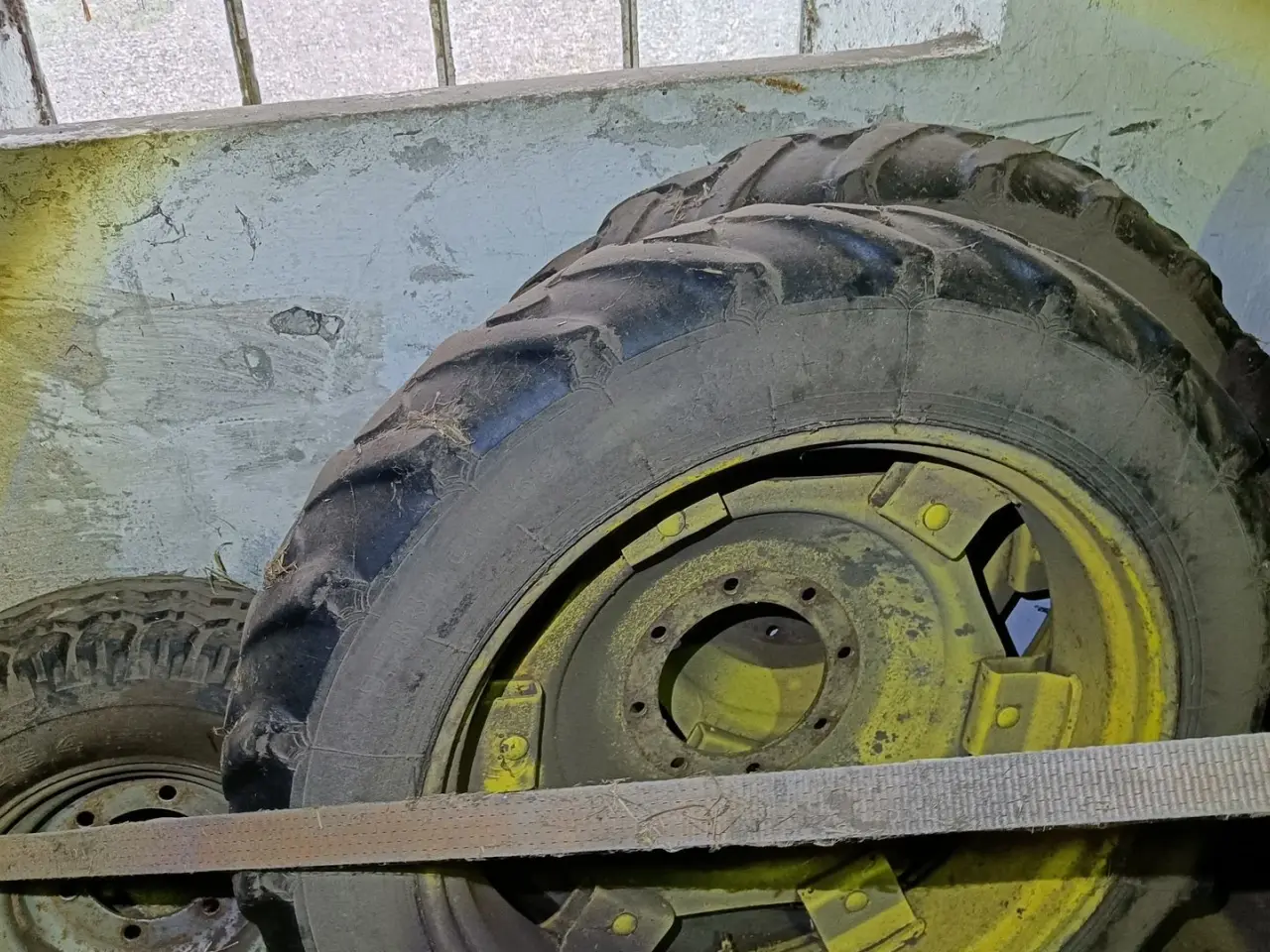 Billede 6 - - - - Sprøjte hjul. Front 9.5 R 32, bag 300/95 R46