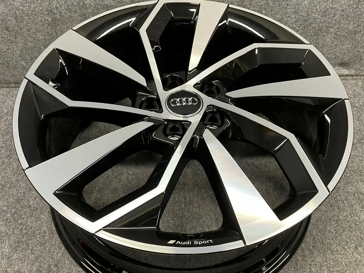 Billede 1 - ALUFÆLGE AUDI Q5 SQ5 80A 19"