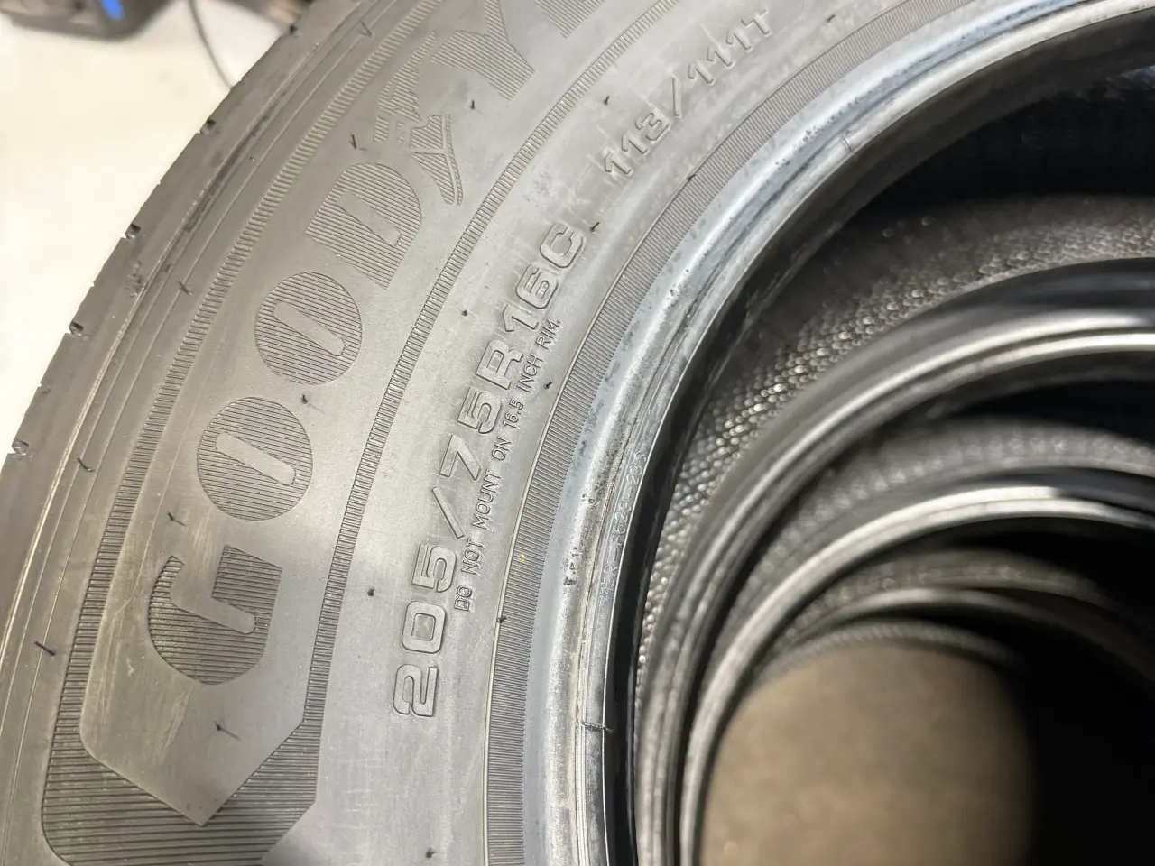Billede 2 - Goodyear varevognsdæk 205/75 16c 113/111T