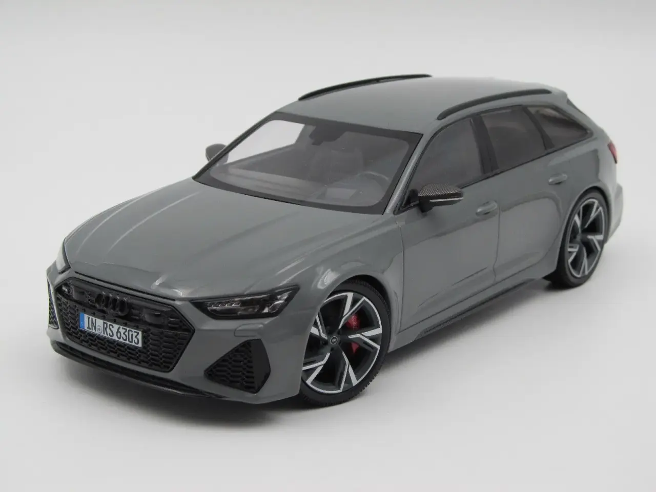 Billede 1 - 2019 Audi RS6 Avant 1:18 - MINICHAMPS