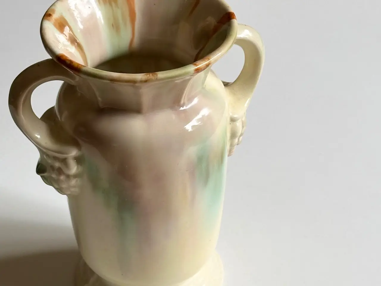 Billede 4 - Keramikvase, creme m pasteller
