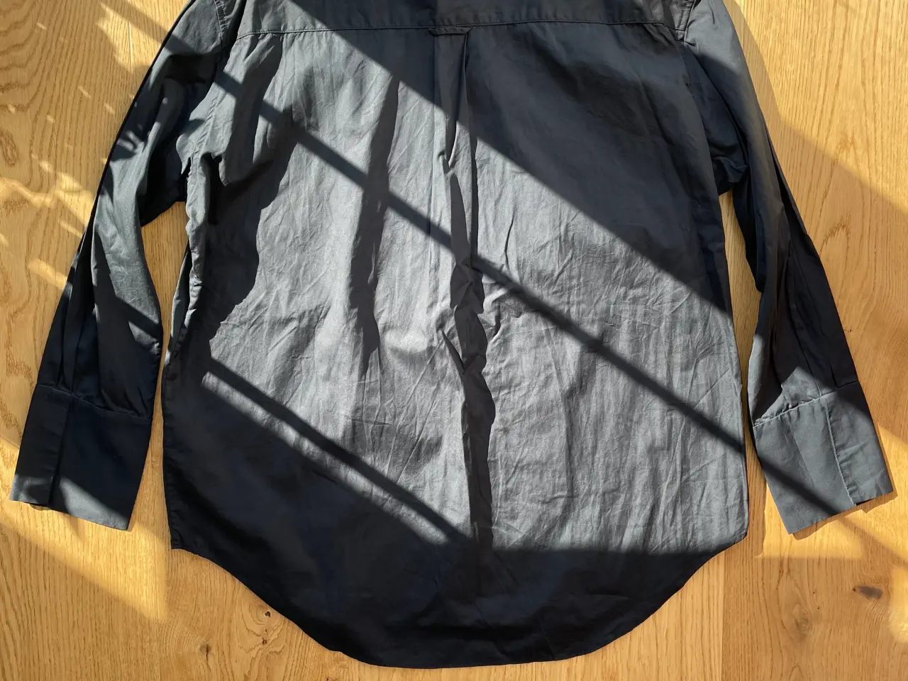 Billede 4 - Gant sort skjorte