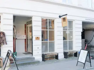 Drømmer du om butik i Aarhus' ældste og måske mest charmerende kvarter?