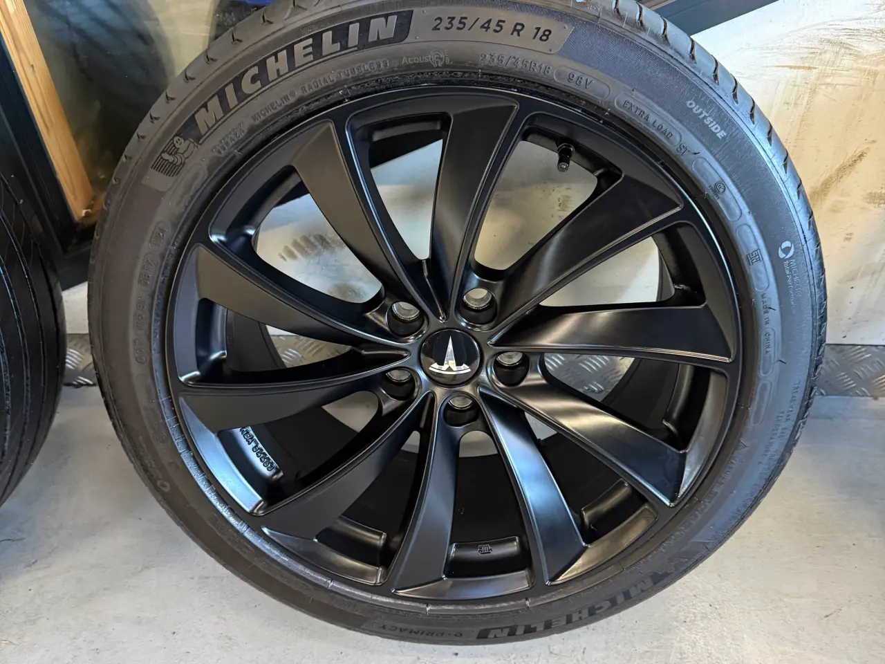 Billede 4 - Nye 18” Tesla 3 fælge med Michelin e primacy