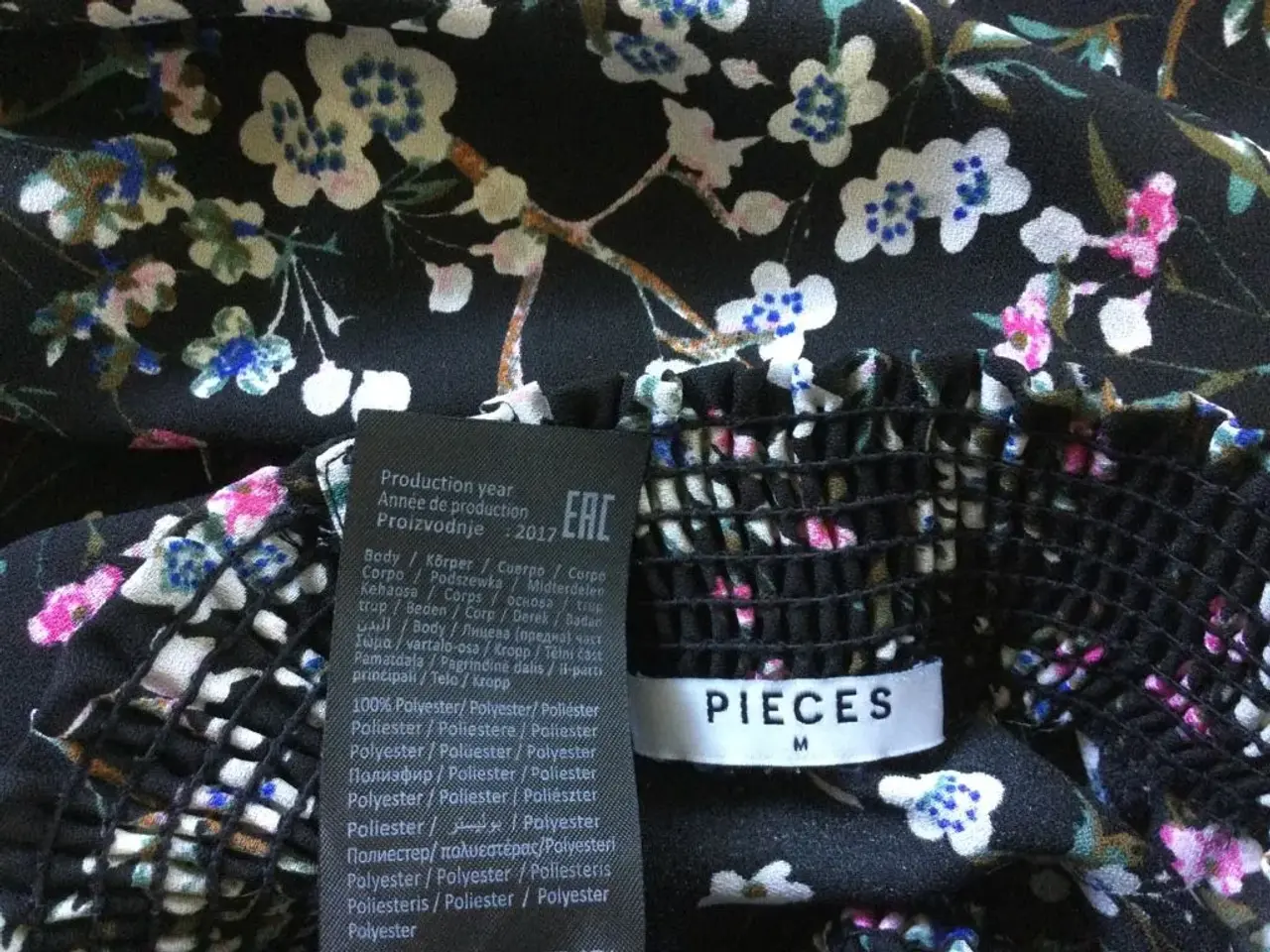 Billede 6 - Fin Blomstret PIECES Bluse str. M