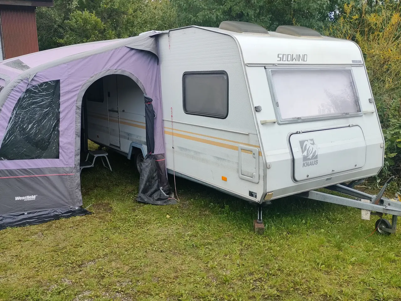 Billede 5 - Campingvogn med 2 fortelte.
