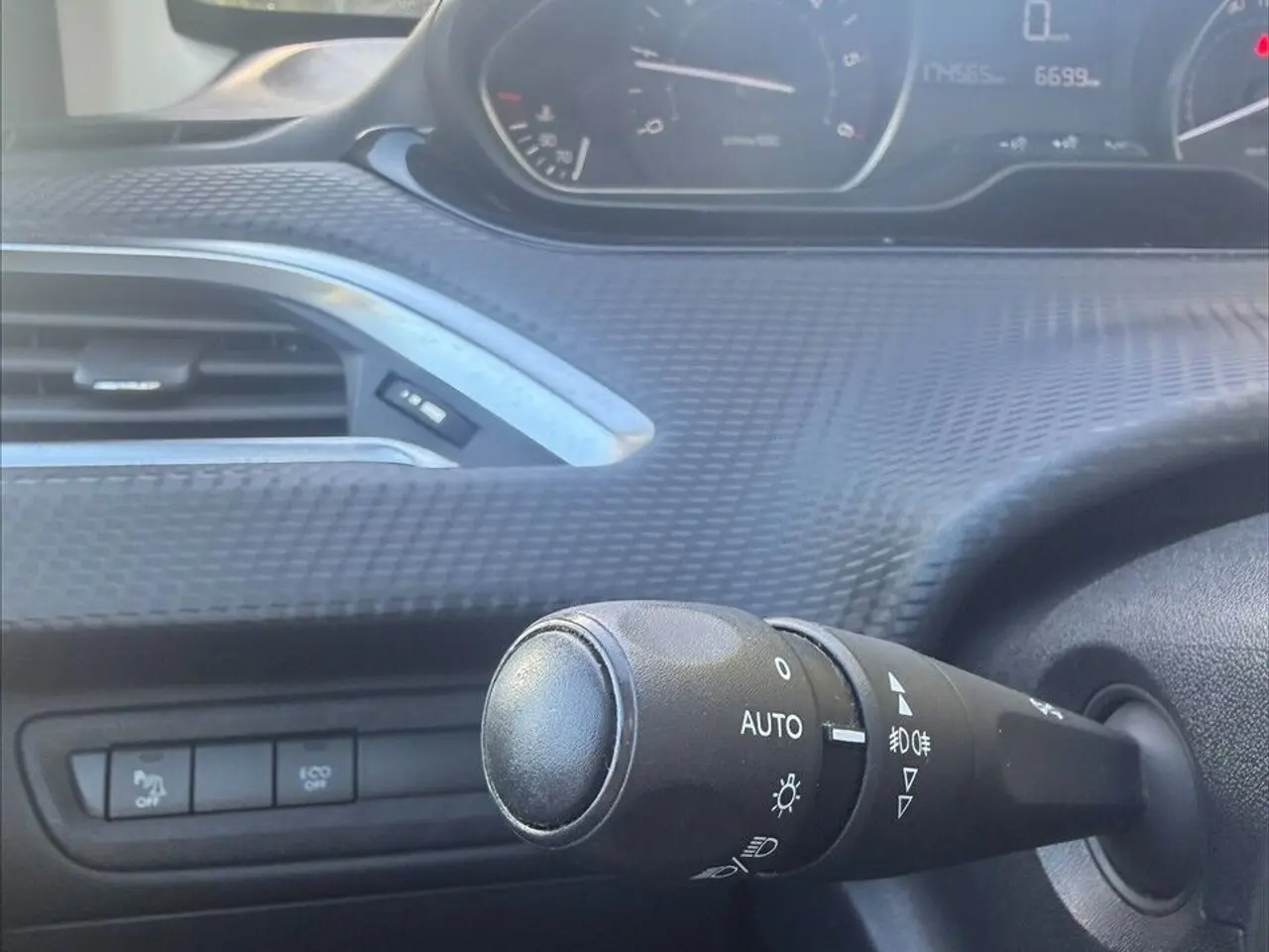Billede 10 - Peugeot 208 1,6 BlueHDi Desire Sky 100HK 5d