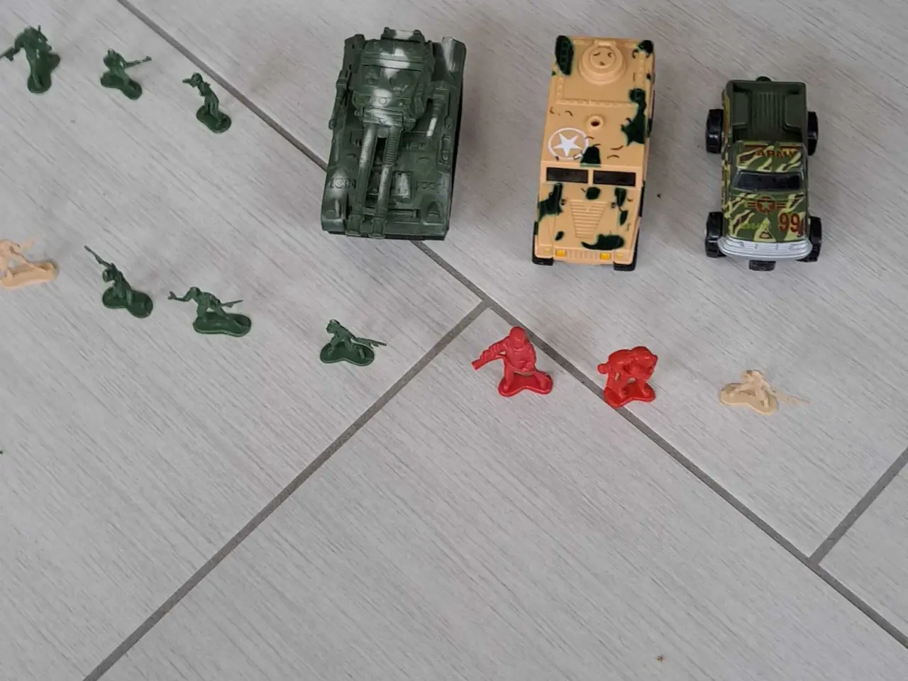 Billede 3 - Militær legetøj