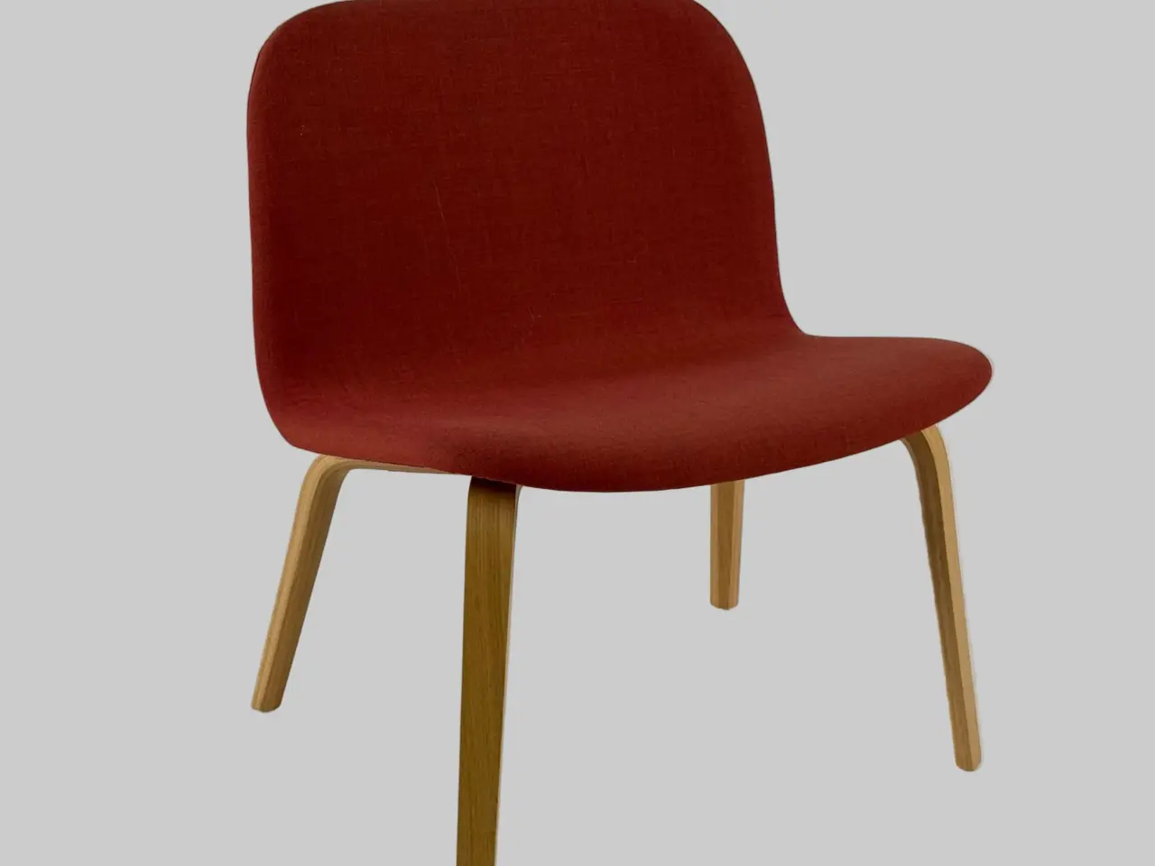 Billede 1 - Muuto Visu Loungestol – Rød/Eg Stel